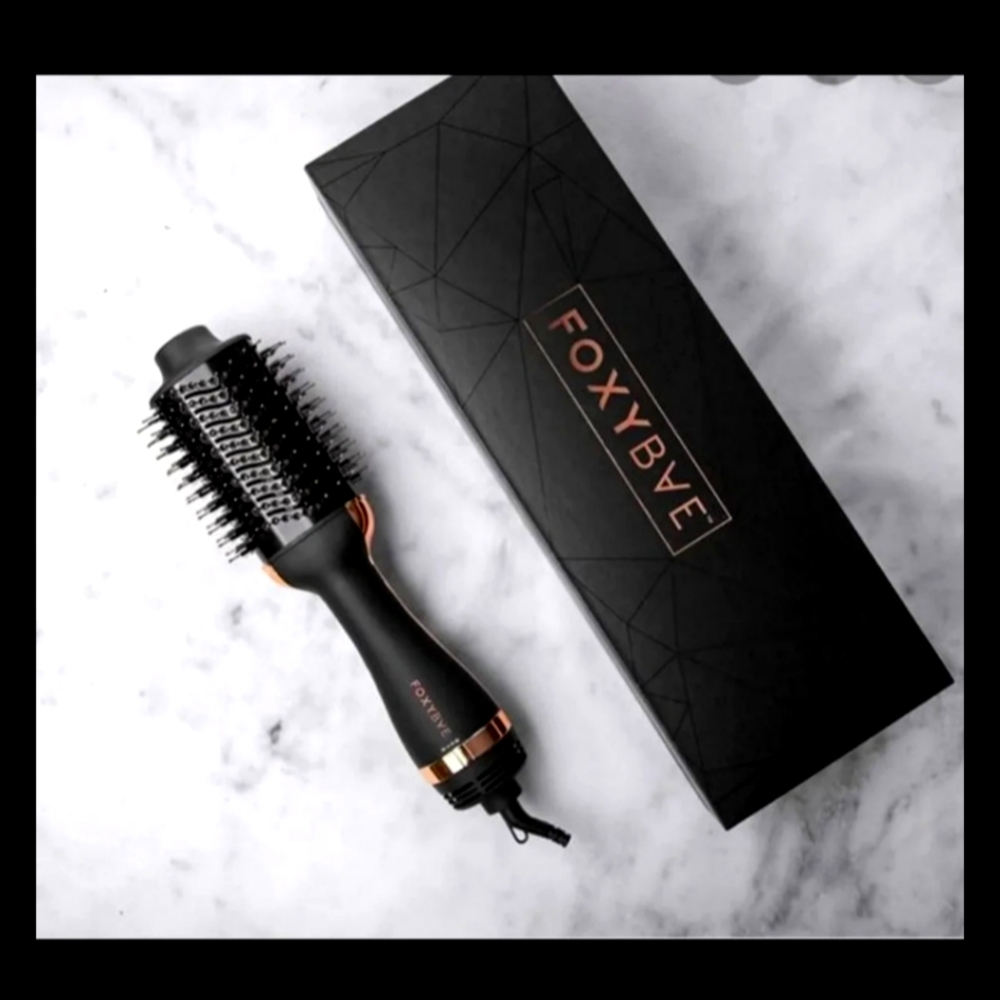 Foxy bae  round brush dryer